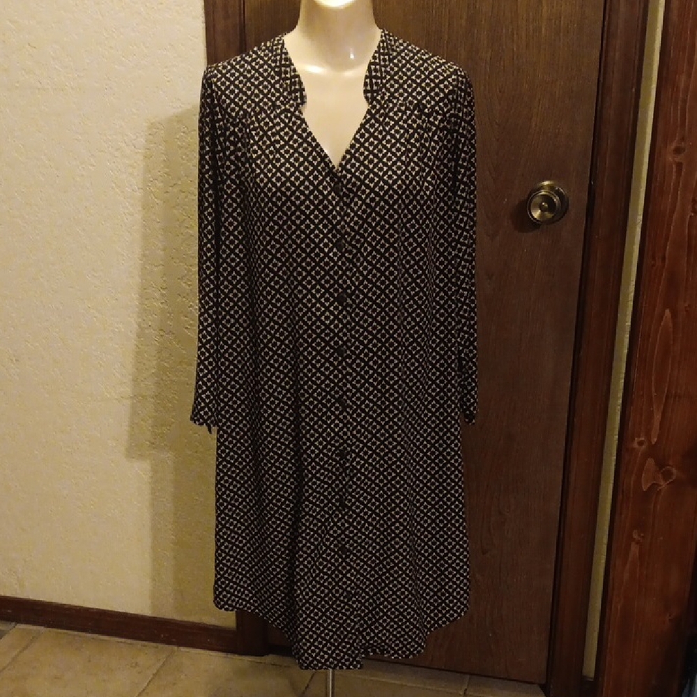 41 Hawthorn Geometric Black and White Long Sleeve Dress